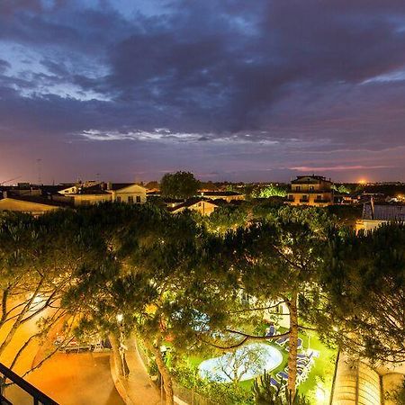 Hotel Manzoni Лідо-ді-Єзоло Екстер'єр фото