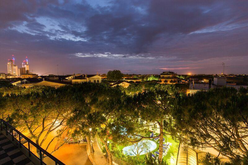 Hotel Manzoni Лідо-ді-Єзоло Екстер'єр фото