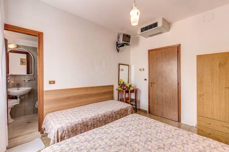 Hotel Manzoni Лідо-ді-Єзоло Номер фото