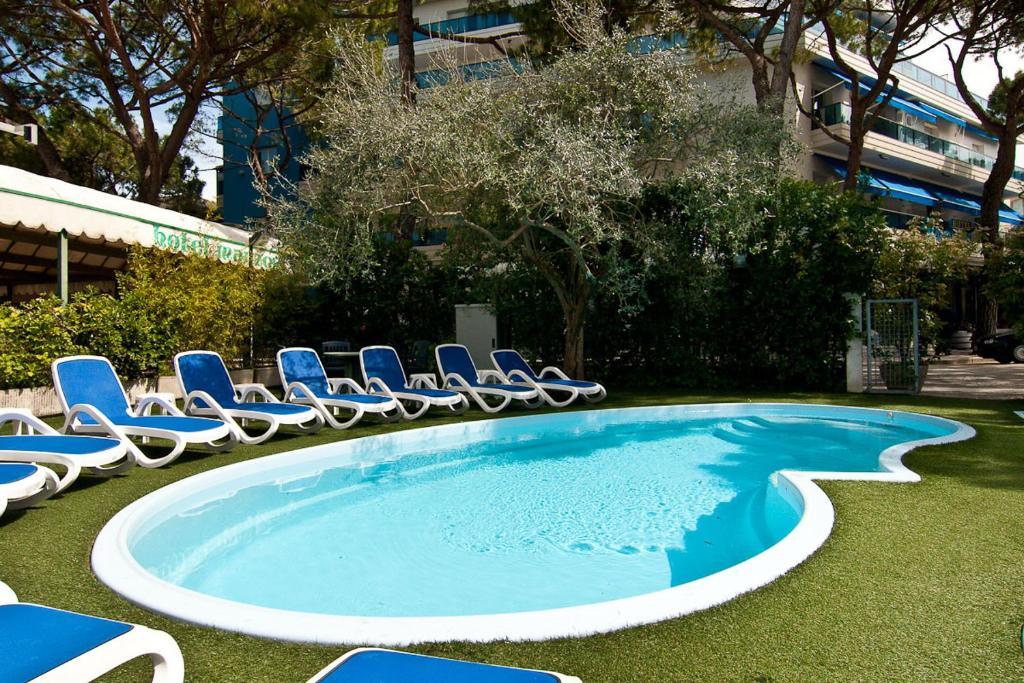 Hotel Manzoni Лідо-ді-Єзоло Екстер'єр фото